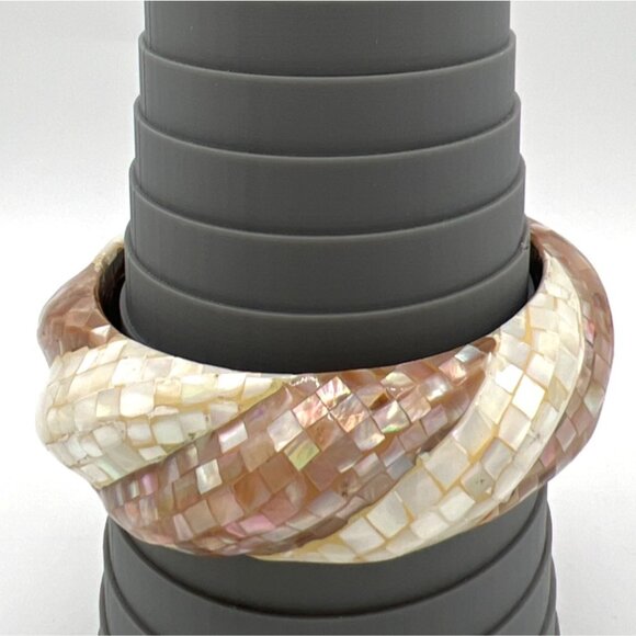 Chunky Bangle Bracelet Iridescent Mother Of Pearl MOP Mosaic Shell Twisted 1" Sz - Picture 3 of 7